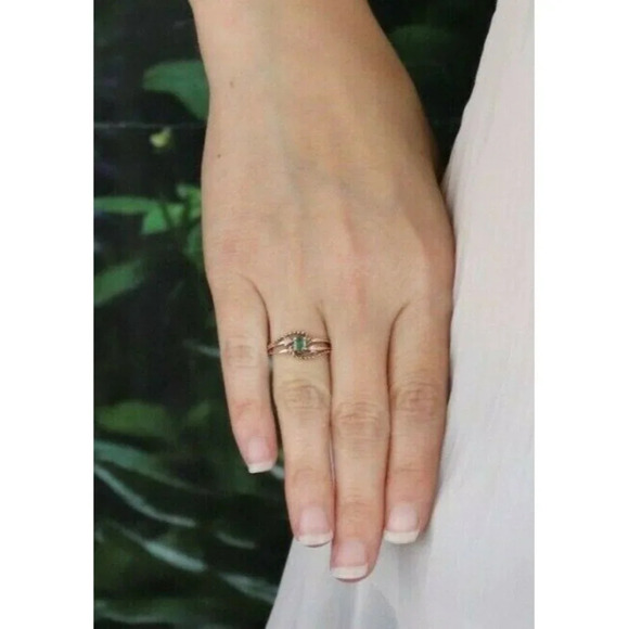 10k Yellow Gold Natural Green Emerald and Diamond Ring Size 7 1/4 - Picture 2 of 7